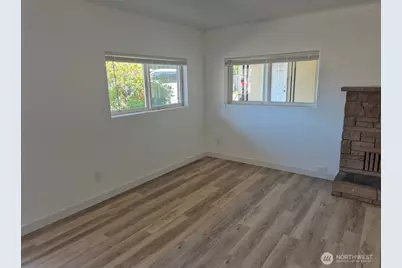 317 7th Street SW #6, Puyallup, WA 98371 - Photo 5