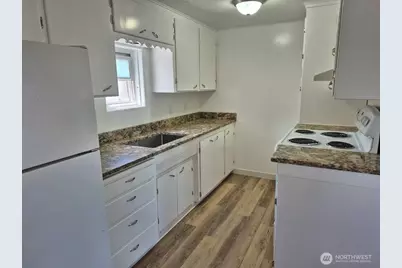 317 7th Street SW #6, Puyallup, WA 98371 - Photo 3