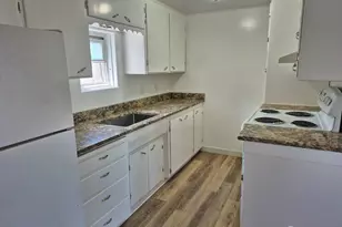 317 7th St SW, Puyallup, WA 98371 - Photo 3