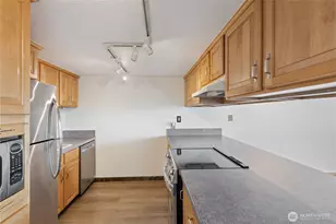 415 N State St, Bellingham, WA 98225 - Photo 9