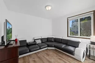 23502 Peterson Dr, Mountlake Terrace, WA 98043 - Photo 9