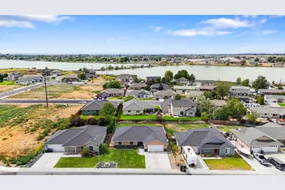 1552 S Bailey Avenue, Moses Lake, WA 98837 - Photo 1