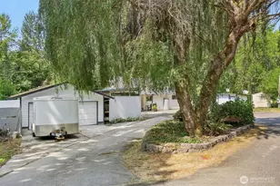 17209 W Riverside Dr, Bothell, WA 98011 - Photo 3