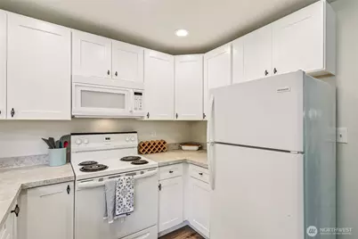 8430 Fawcett Avenue, Tacoma, WA 98444 - Photo 9