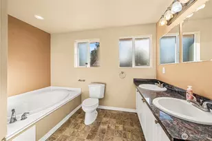 9804 118th St E, Puyallup, WA 98373 - Photo 13