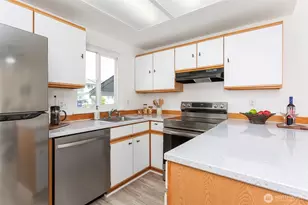 8823 Holly Dr, Everett, WA 98208 - Photo 3