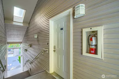 601 12th Avenue NW #C1, Issaquah, WA 98027 - Photo 3