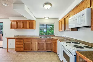 850 Dugualla Rd, Oak Harbor, WA 98277 - Photo 11