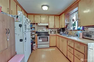 10717 Broadway Ave S, Tacoma, WA 98444 - Photo 5