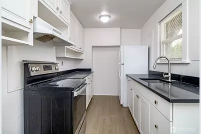 14402 56th Avenue S #B, Tukwila, WA 98168 - Photo 13