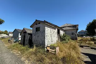 222 12th St, Raymond, WA 98577 - Photo 3