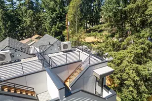 10750 Interlake Ave N, Seattle, WA 98133 - Photo 13