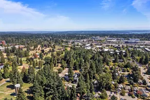 10750 Interlake Ave N, Seattle, WA 98133 - Photo 17