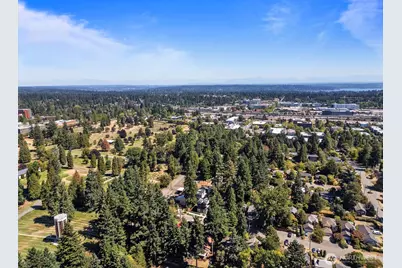 10750 Interlake Avenue N, Seattle, WA 98133 - Photo 17