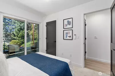 10750 Interlake Avenue N, Seattle, WA 98133 - Photo 7