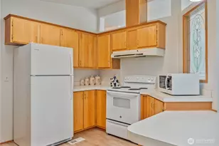 55 Veys Dr, Kelso, WA 98626 - Photo 11