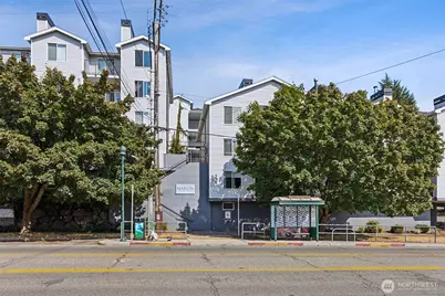 9200 Greenwood Avenue N #107, Seattle, WA 98103 - Photo 13