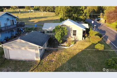 1303 Mt Brynion Street, Kelso, WA 98626 - Photo 3