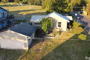 1303 Mt Brynion St, Kelso, WA 98626 - Photo 3