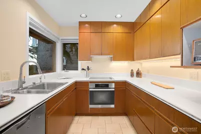 6845 52nd Avenue NE, Seattle, WA 98115 - Photo 9