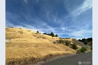 3825 Sunridge Ln, Wenatchee, WA 98801 - Photo 5