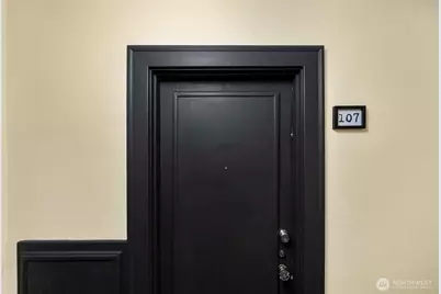 905 NE 43rd Street #107, Seattle, WA 98105 - Photo 5