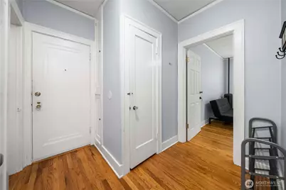 905 NE 43rd Street #107, Seattle, WA 98105 - Photo 11