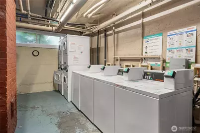 905 NE 43rd Street #107, Seattle, WA 98105 - Photo 23