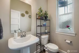 678 7th St NE, Auburn, WA 98002 - Photo 9