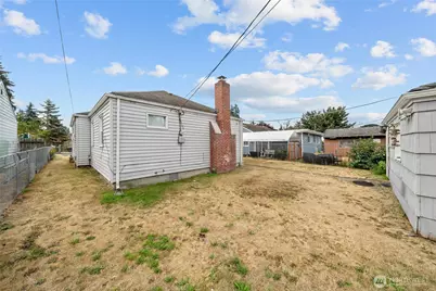 4709 S American Lake Boulevard, Tacoma, WA 98409 - Photo 9