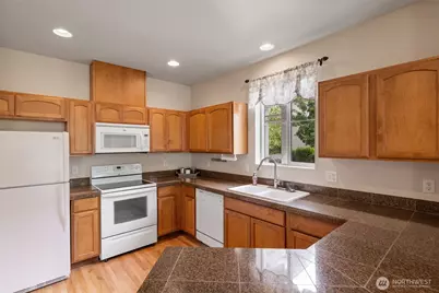 2420 Simmons Street #B, DuPont, WA 98327 - Photo 9