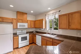 2420 Simmons St, DuPont, WA 98327 - Photo 9