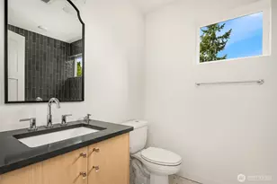 2028 NE 123rd St, Seattle, WA 98125 - Photo 9