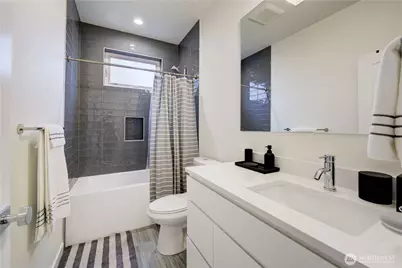 14012 Midvale Avenue N, Seattle, WA 98133 - Photo 11