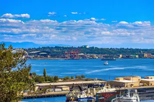 2344 W Plymouth St, Seattle, WA 98199 - Photo 1