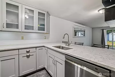 280 NW Newport Way #B14, Issaquah, WA 98027 - Photo 9