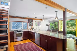 2766 Westlake Ave N, Seattle, WA 98109 - Photo 3