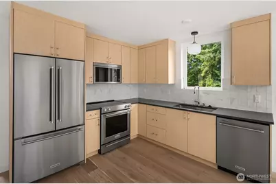 2028 NE 123rd Street, Seattle, WA 98125 - Photo 3