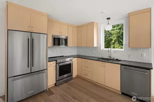 2028 NE 123rd St, Seattle, WA 98125 - Photo 3