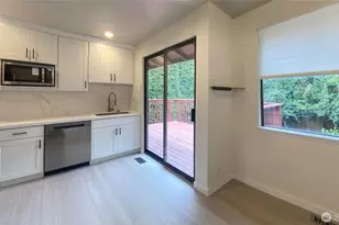 917 N 100th St, Seattle, WA 98133 - Photo 9