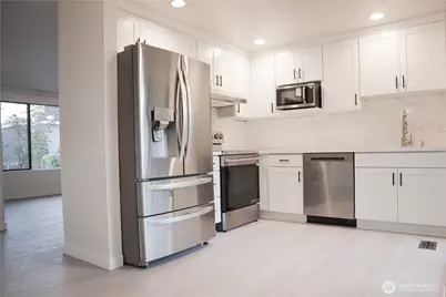 917 N 100th Street, Seattle, WA 98133 - Photo 7