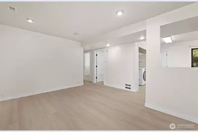 917 N 100th Street, Seattle, WA 98133 - Photo 17