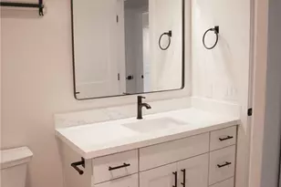 917 N 100th St, Seattle, WA 98133 - Photo 17