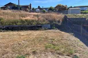 1716 E 3rd St, Port Angeles, WA 98362 - Photo 33