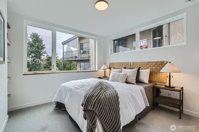 511 Howe Street #B, Seattle, WA 98109 - Photo 9