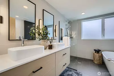 511 Howe Street #B, Seattle, WA 98109 - Photo 11