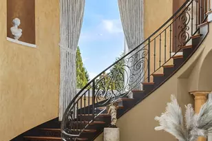 8638 NE 19th Pl, Clyde Hill, WA 98004 - Photo 9