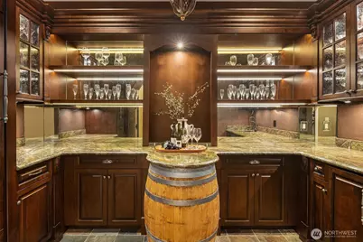 8638 NE 19th Place, Clyde Hill, WA 98004 - Photo 13