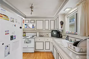 105 NE 180th St, Shoreline, WA 98155 - Photo 3