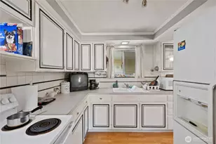 105 NE 180th St, Shoreline, WA 98155 - Photo 5